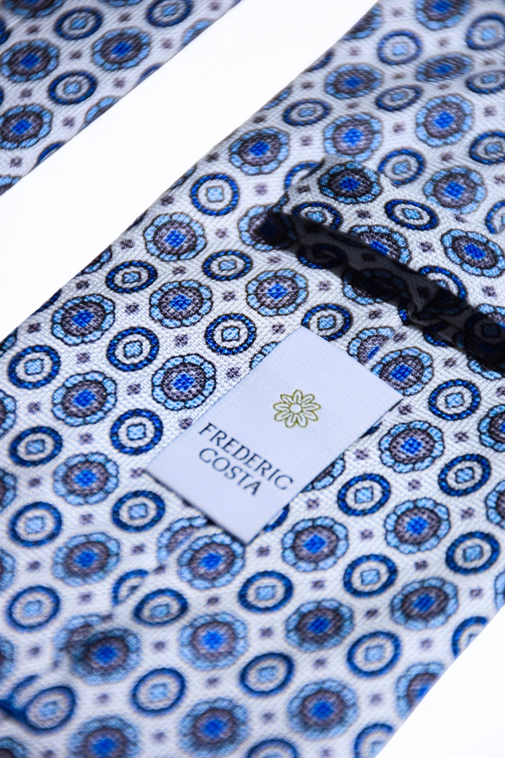 GIONA WHITE TIE