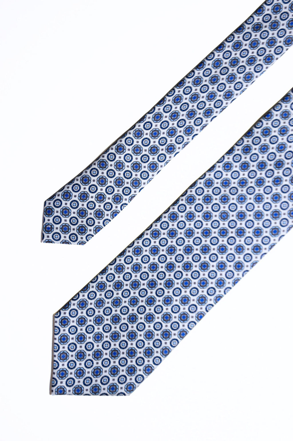 GIONA WHITE TIE