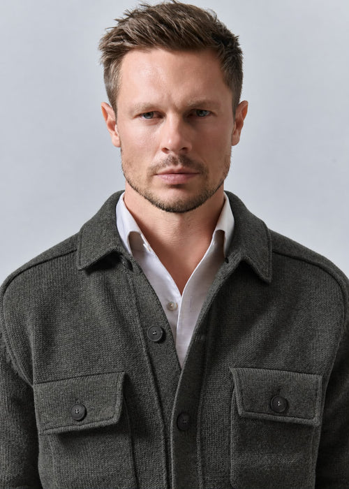 Cardigan homme Adamo vert olive en laine vierge, col chemise