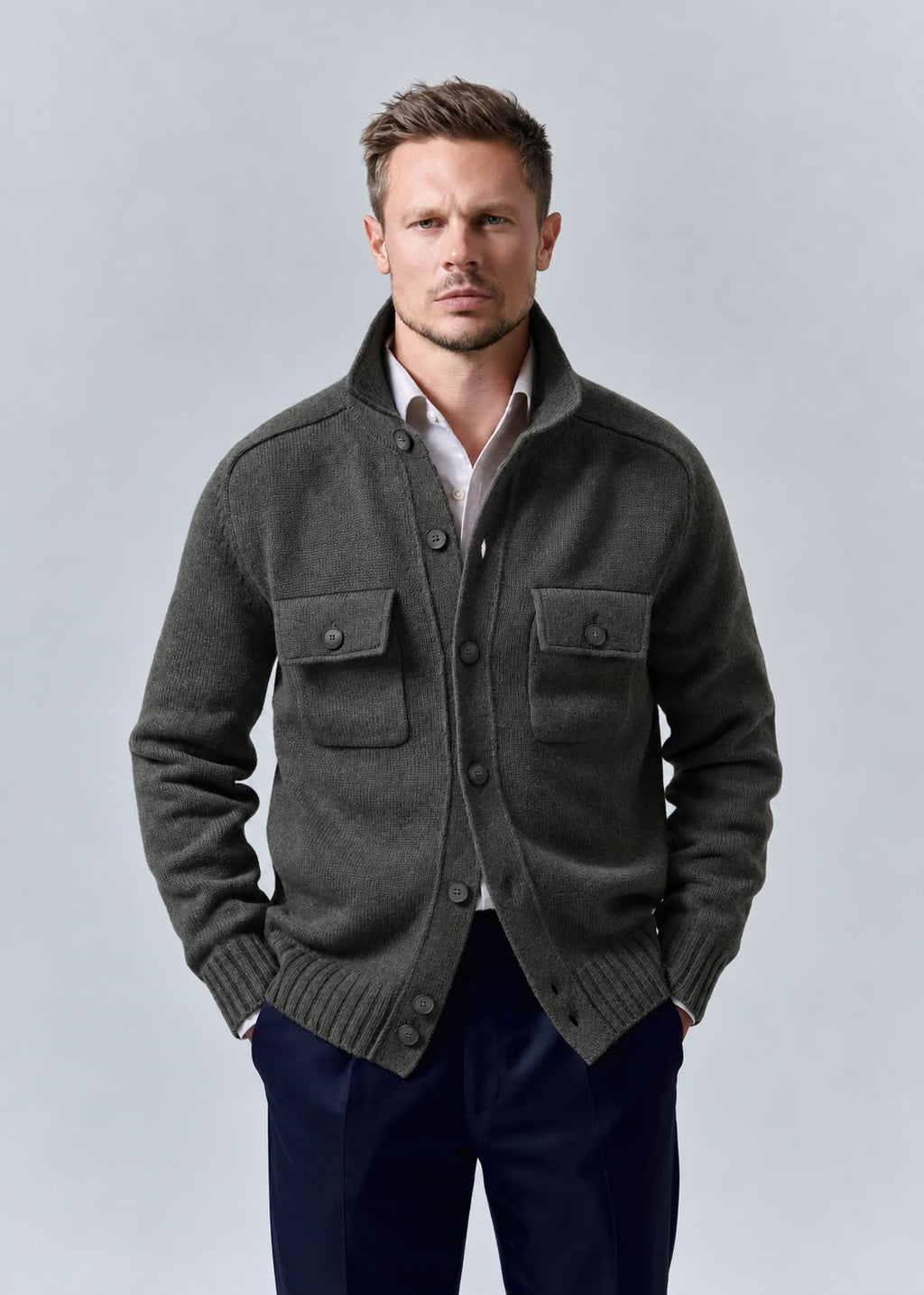 Cardigan homme Adamo vert olive en laine vierge, col chemise